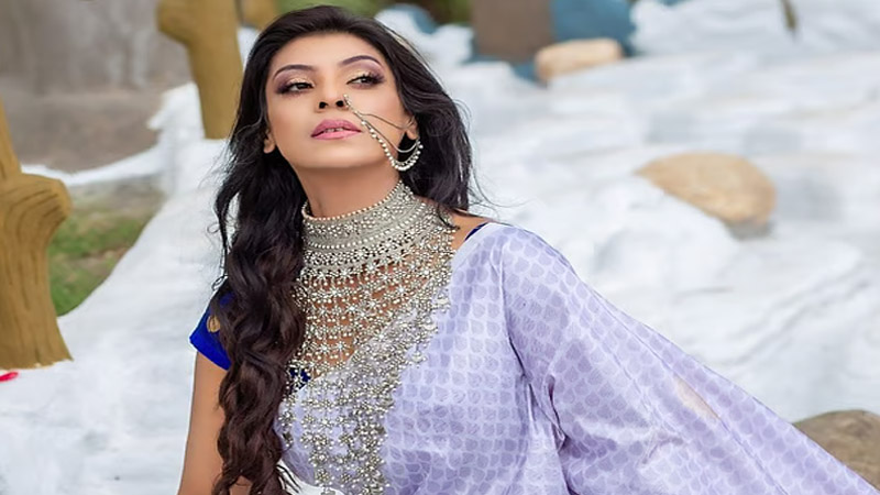 অভিনেত্রী মৌয়ের কড়া বার্তা