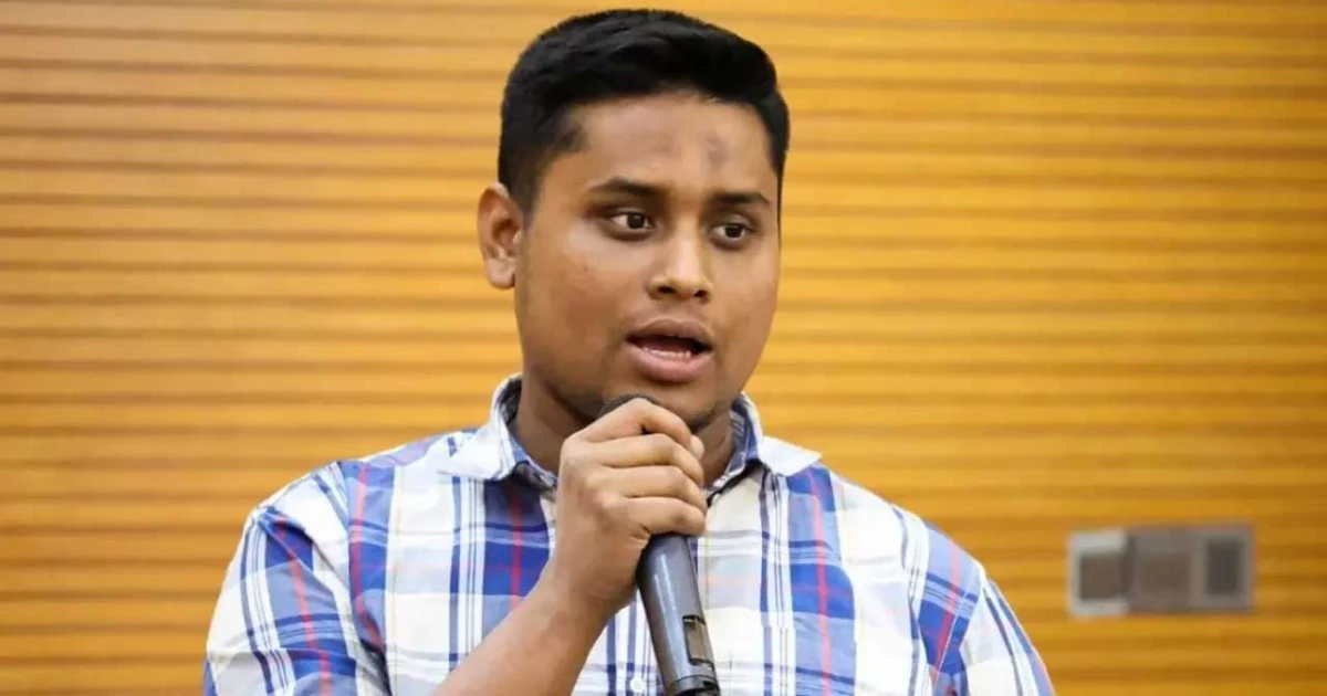 ভোটকেন্দ্রে মোবাইল ফোন নিষিদ্ধের সিদ্ধান্তে হাসনাতের প্রতিক্রিয়া