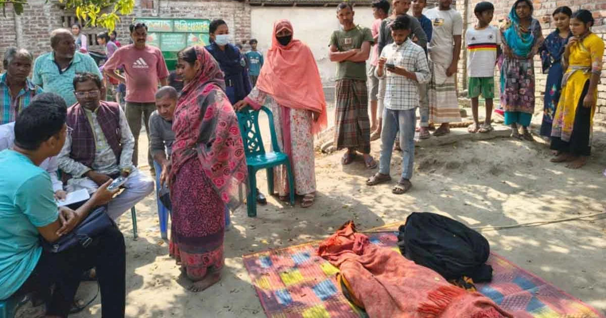 পত্নীতলায় গৃহবধূকে পিটিয়ে হত্যা, ঘাতক স্বামী আটক