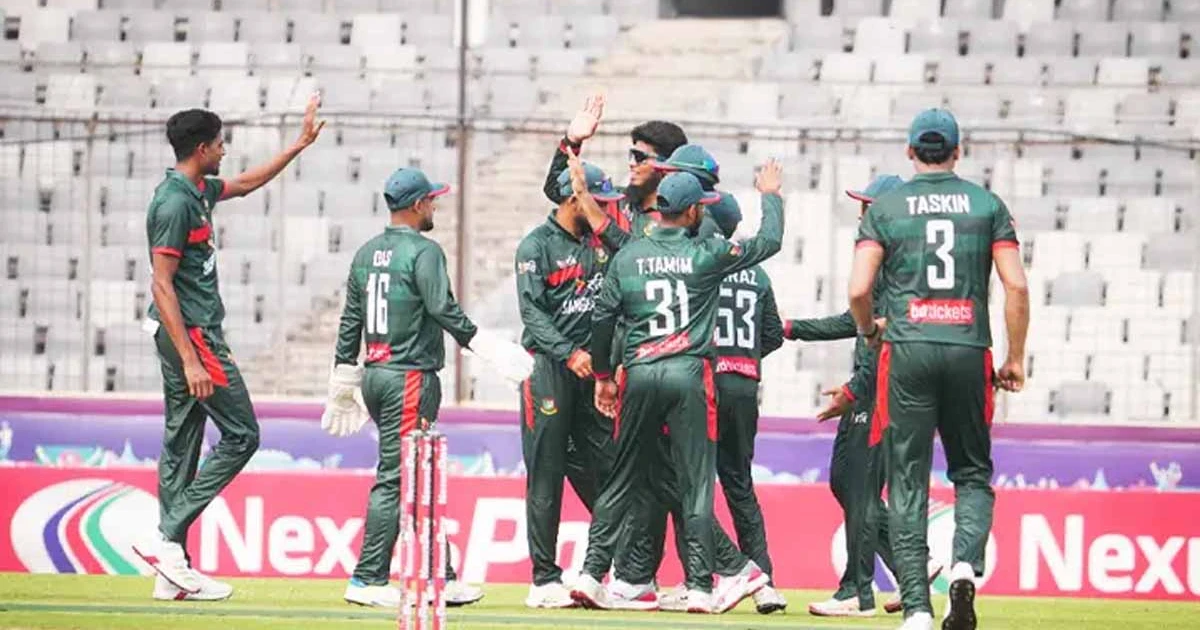 ৩০ ওভারেই অলআউট পাকিস্তান