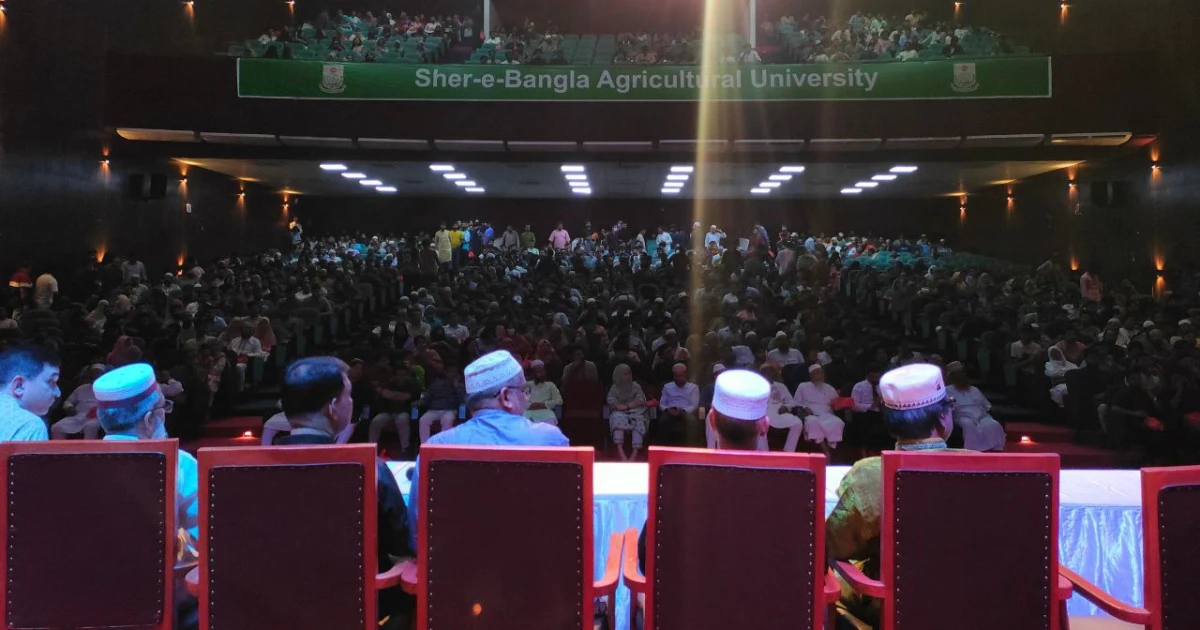 বন্ধ ক্যাম্পাসে শেকৃবি প্রশাসনের ইফতার, খাবার না পেয়ে ফিরেছেন অনেক শিক্ষার্থী