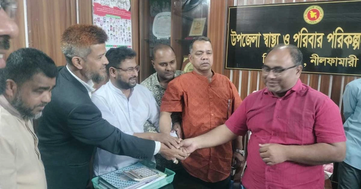 স্বাস্থ্য কর্মকর্তার সাথে উপজেলা যুবদল নেতার ভুল বোঝাবুঝির অবসান