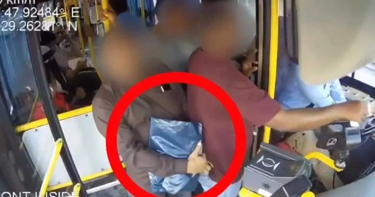 কুয়েতে বাসযাত্রীদের টার্গেট করে ডাকাতি, ৩ বাংলাদেশি গ্রেপ্তার