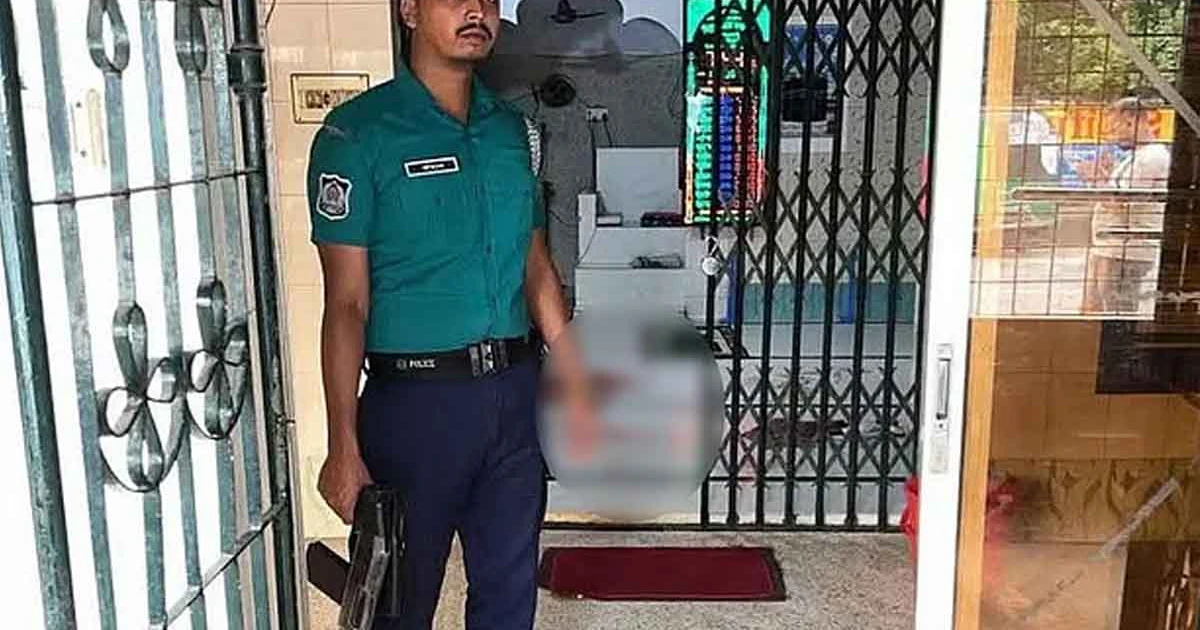 খুলনায় মসজিদের ভেতরের ২ মুসল্লিকে গুলি