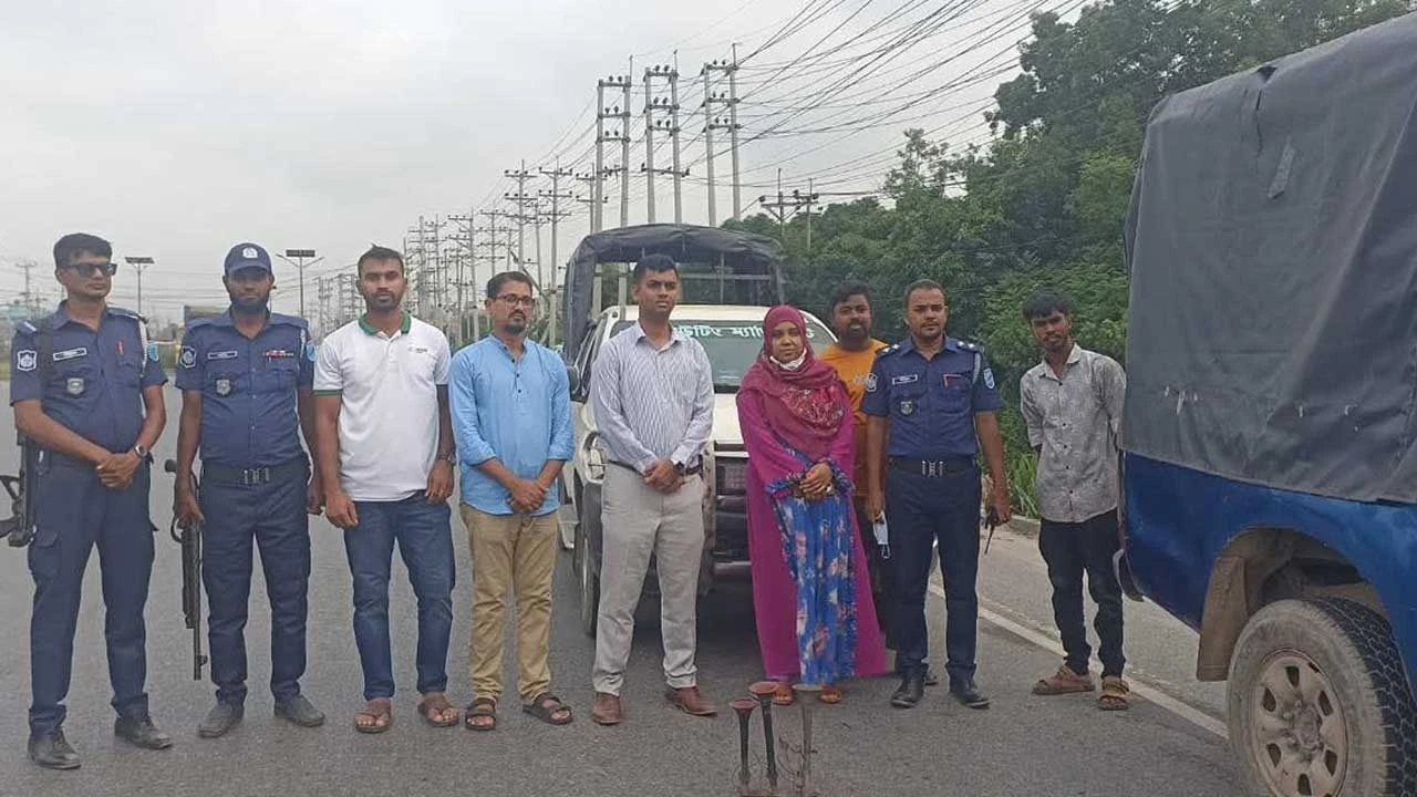 সোনারগাঁওয়ে শব্দ দূষণবিরোধী অভিযানে ২ যানবাহনকে ৬ হাজার টাকা জরিমানা, হর্ন জব্দ