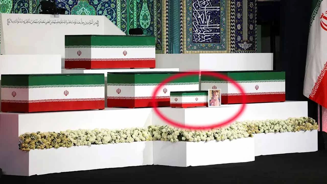 খামেনির কফিনের পাশেই ১৪ মাস বয়সী নাতনির ছোট কফিন