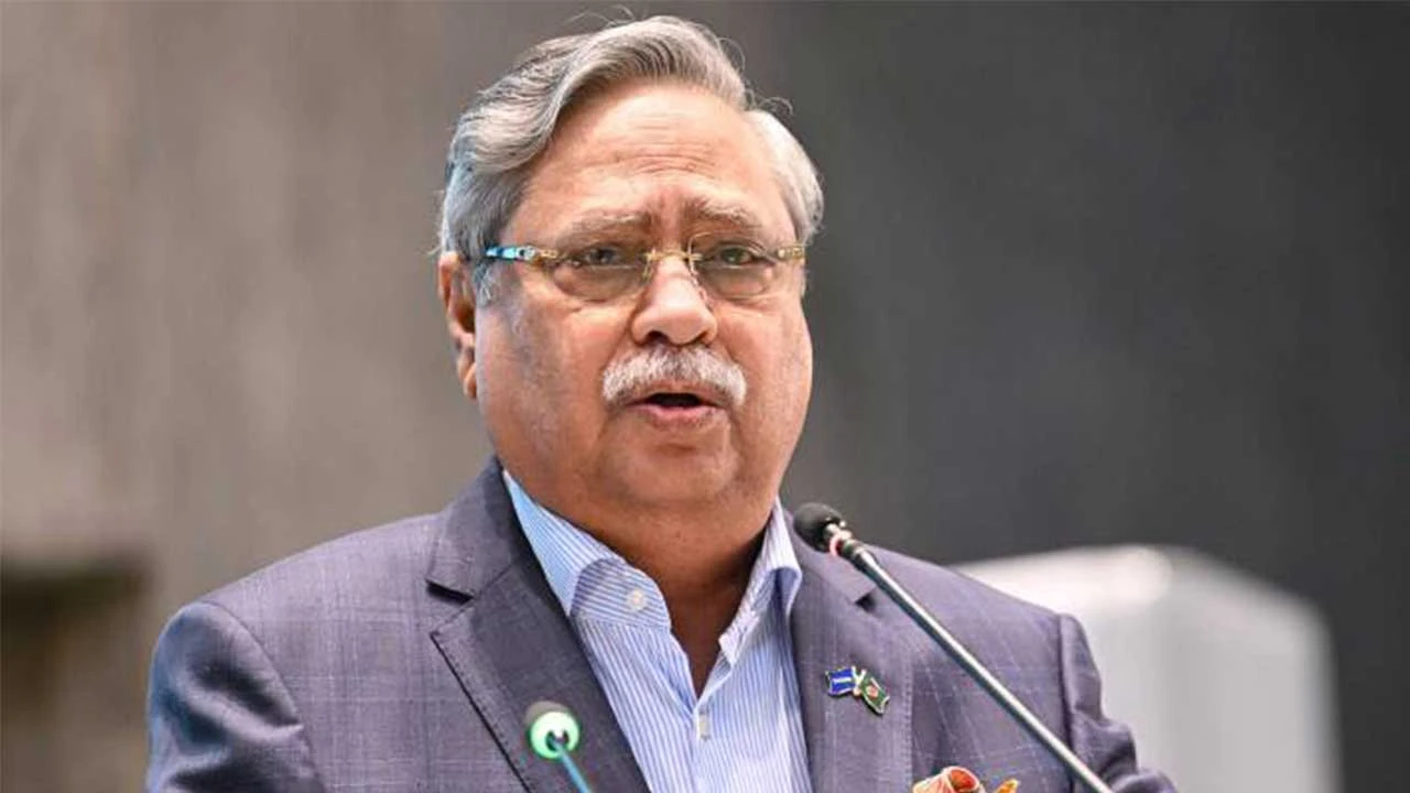 সশস্ত্র বাহিনীকে আধুনিক চতুর্মাত্রিক বাহিনী হিসেবে গড়ে তুলতে সরকার অঙ্গীকারবদ্ধ: রাষ্ট্রপতি