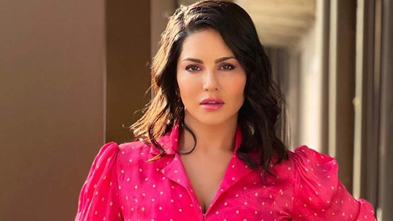 সানি লিওনের ছবি নিয়ে নেটদুনিয়ায় তোলপাড়