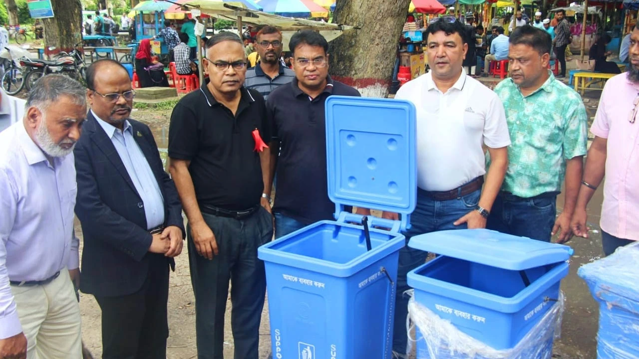 ক্লিন ক্যাম্পাসের অংশ হিসেবে প্রশাসনের উদ্যোগে ইবিতে ডাস্টবিন স্থাপন