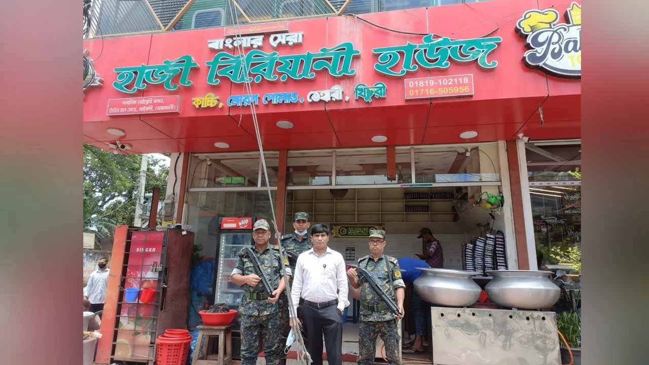 নোয়াখালীতে বাসি খাবার বিক্রির অভিযোগে দুই বিরিয়ানি হাউজে জরিমানা